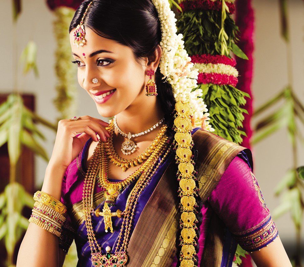 Give A Try To Variety Of Hairstyles For Your Kerala Wedding Sarees