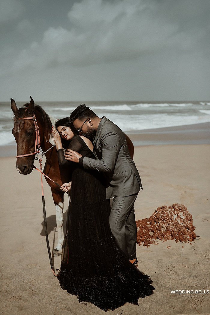 Actress-Saranya-Anand-Manesh-Rajan-Pre-Wedding-Photos-10