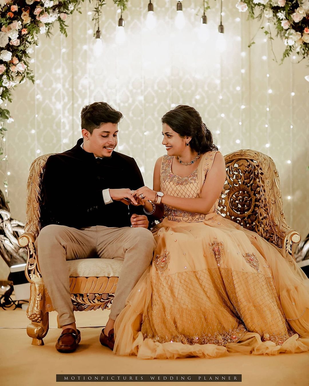 Alina-Padikkal-Engagement-Photos-3