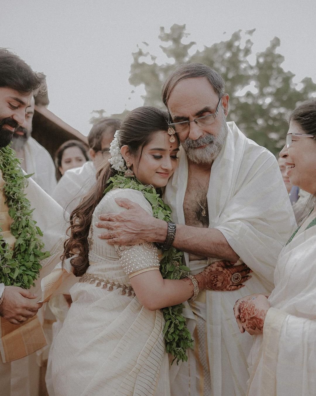 Actor-Govind-Padmasoorya-Actress-Gopika-Anil-Wedding-Photos-6