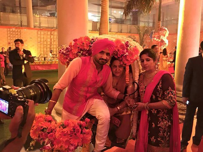 Harbhajan singh geetha basra marriage photos
