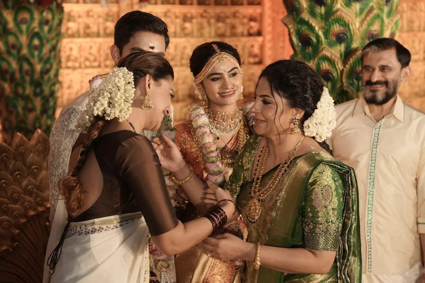 Malayalam-Actress-Asha-Sharaths-Daughter-Uthara-Sharaths-Wedding-Photos-2