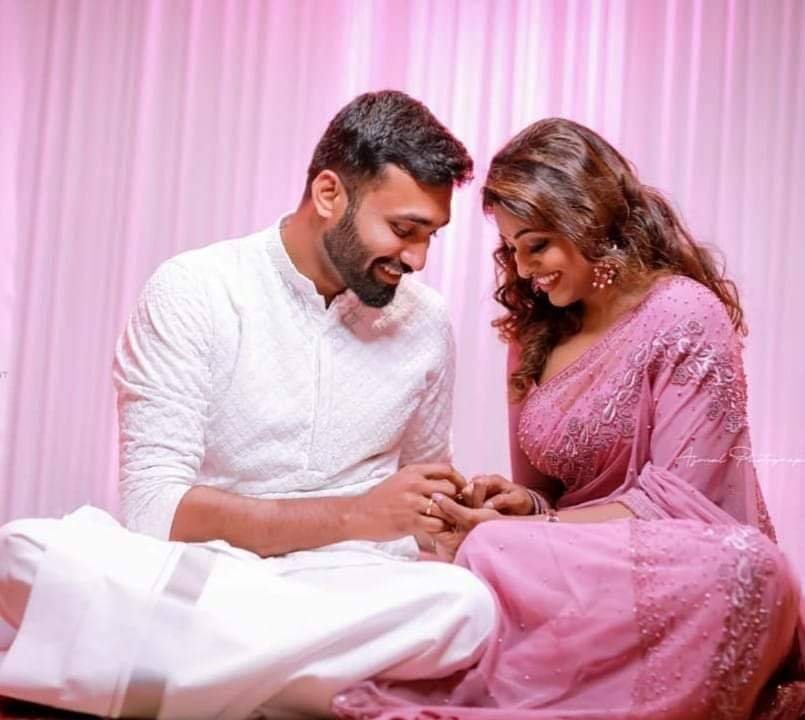 Meera-Anil-Engagement-Photos-2
